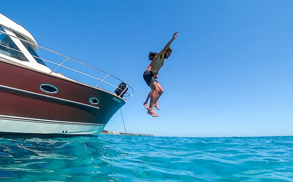 Actividades de embarcación: pesca, paseos y atardeceres